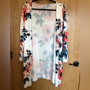 EUC Women’s M White Floral Soft Knit Cardigan